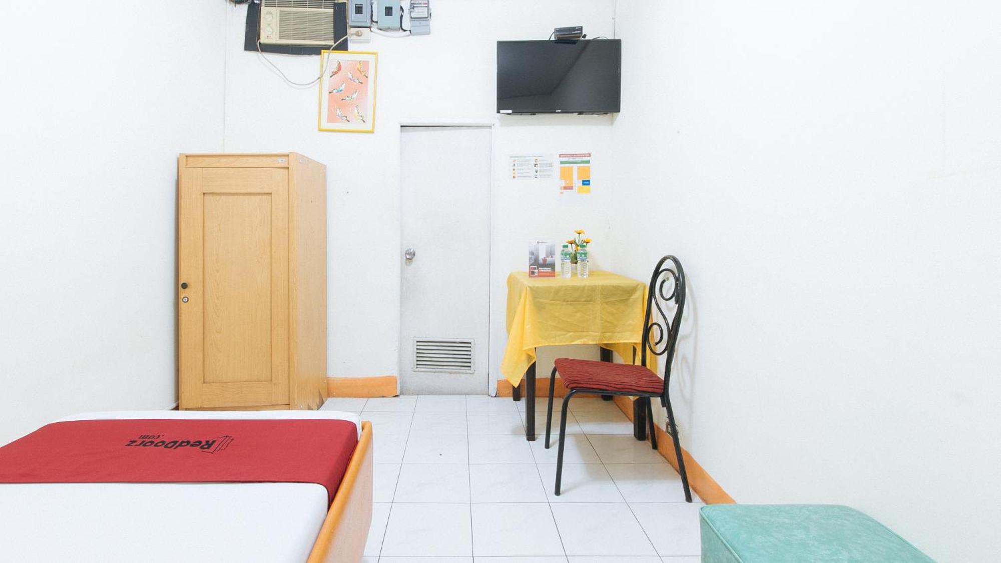 Hotel RedDoorz near East Avenue Medical Center Ciudad Quezon Exterior foto