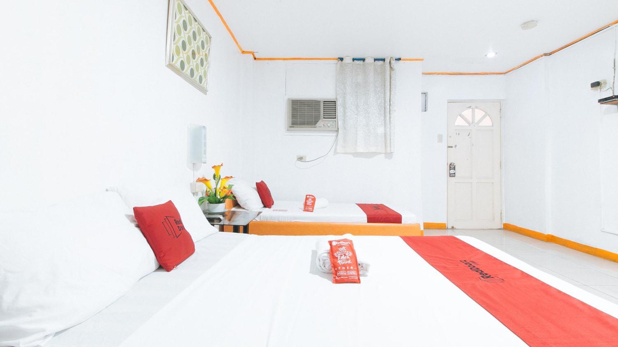 Hotel RedDoorz near East Avenue Medical Center Ciudad Quezon Exterior foto