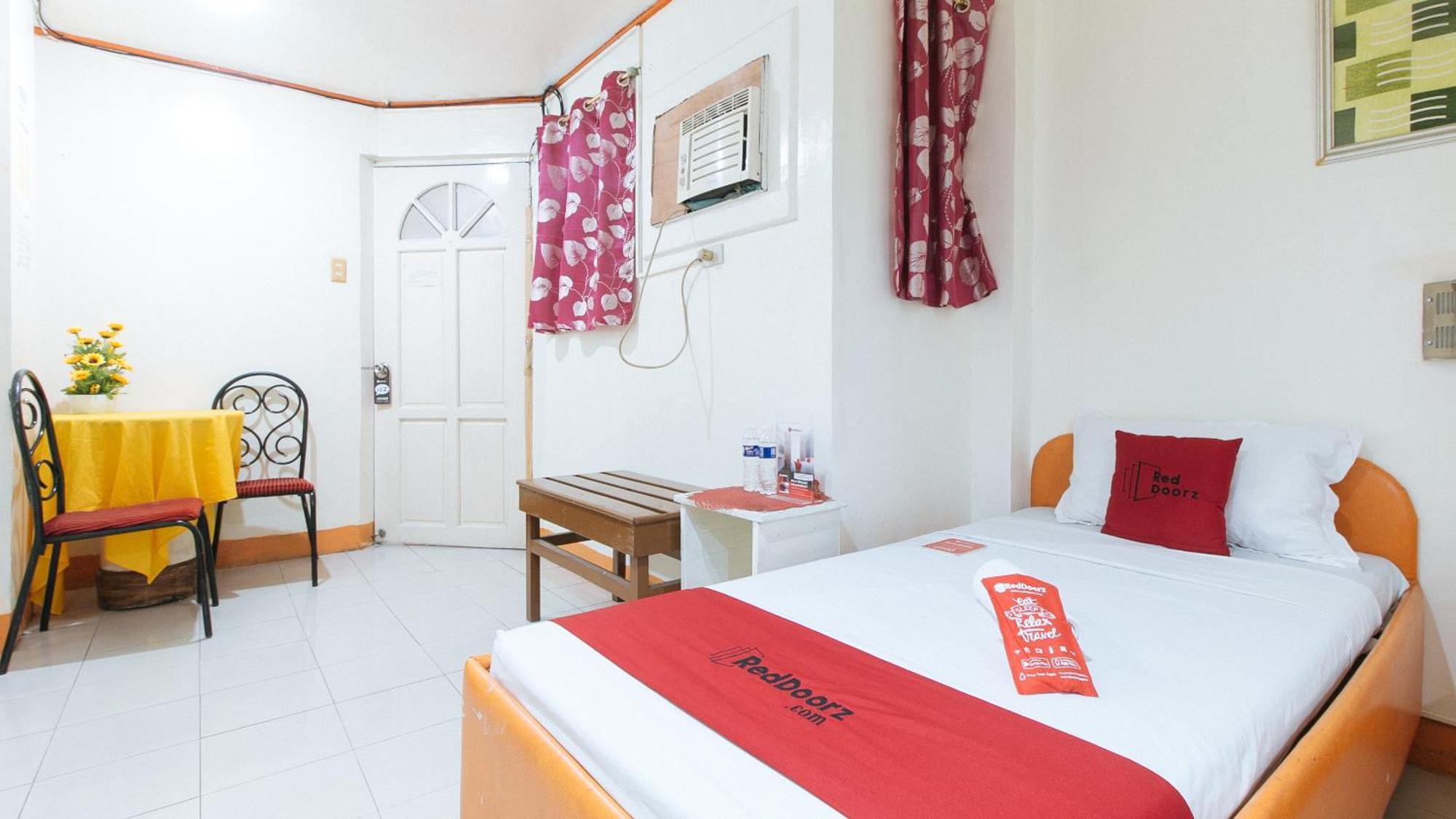 Hotel RedDoorz near East Avenue Medical Center Ciudad Quezon Exterior foto