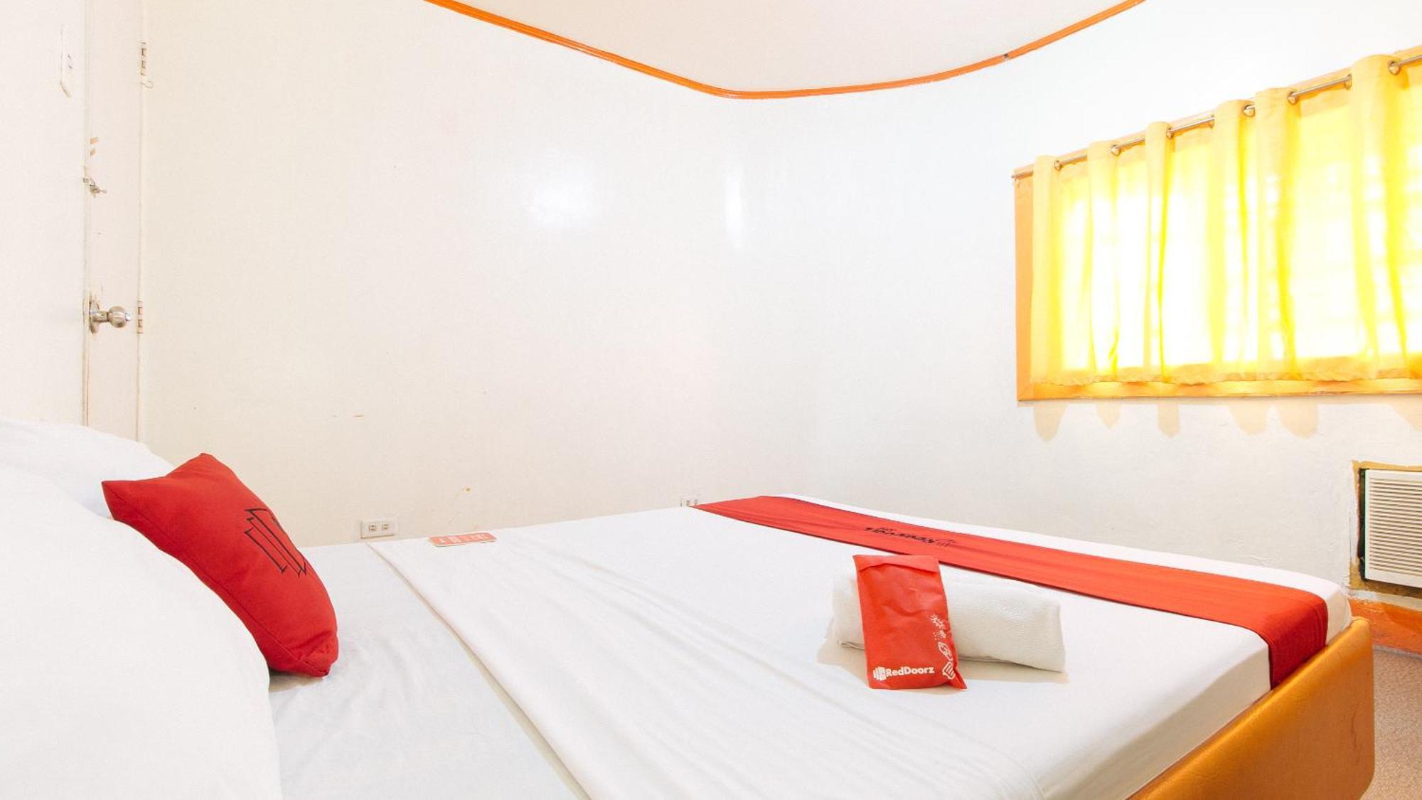 Hotel RedDoorz near East Avenue Medical Center Ciudad Quezon Exterior foto