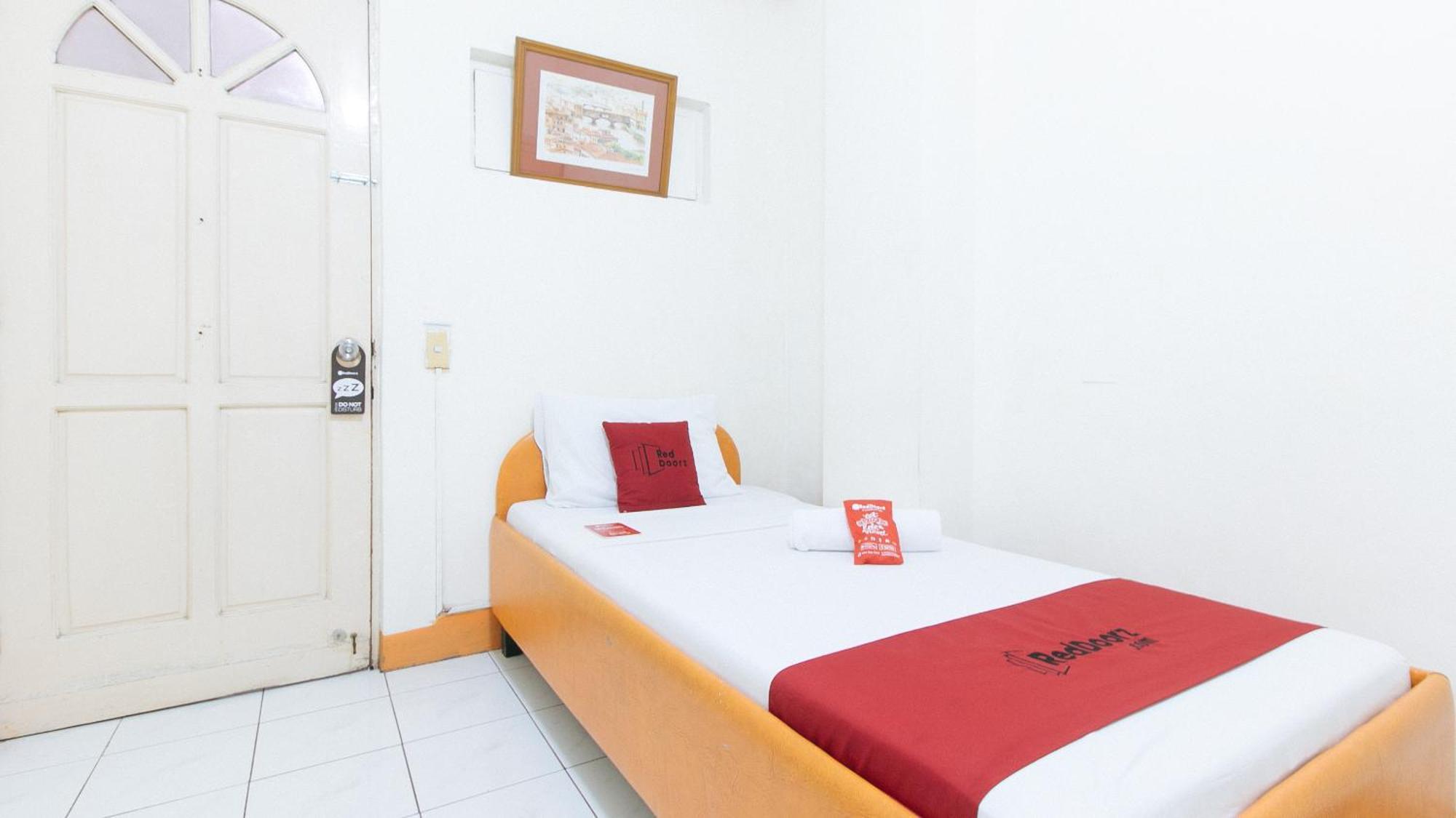 Hotel RedDoorz near East Avenue Medical Center Ciudad Quezon Exterior foto