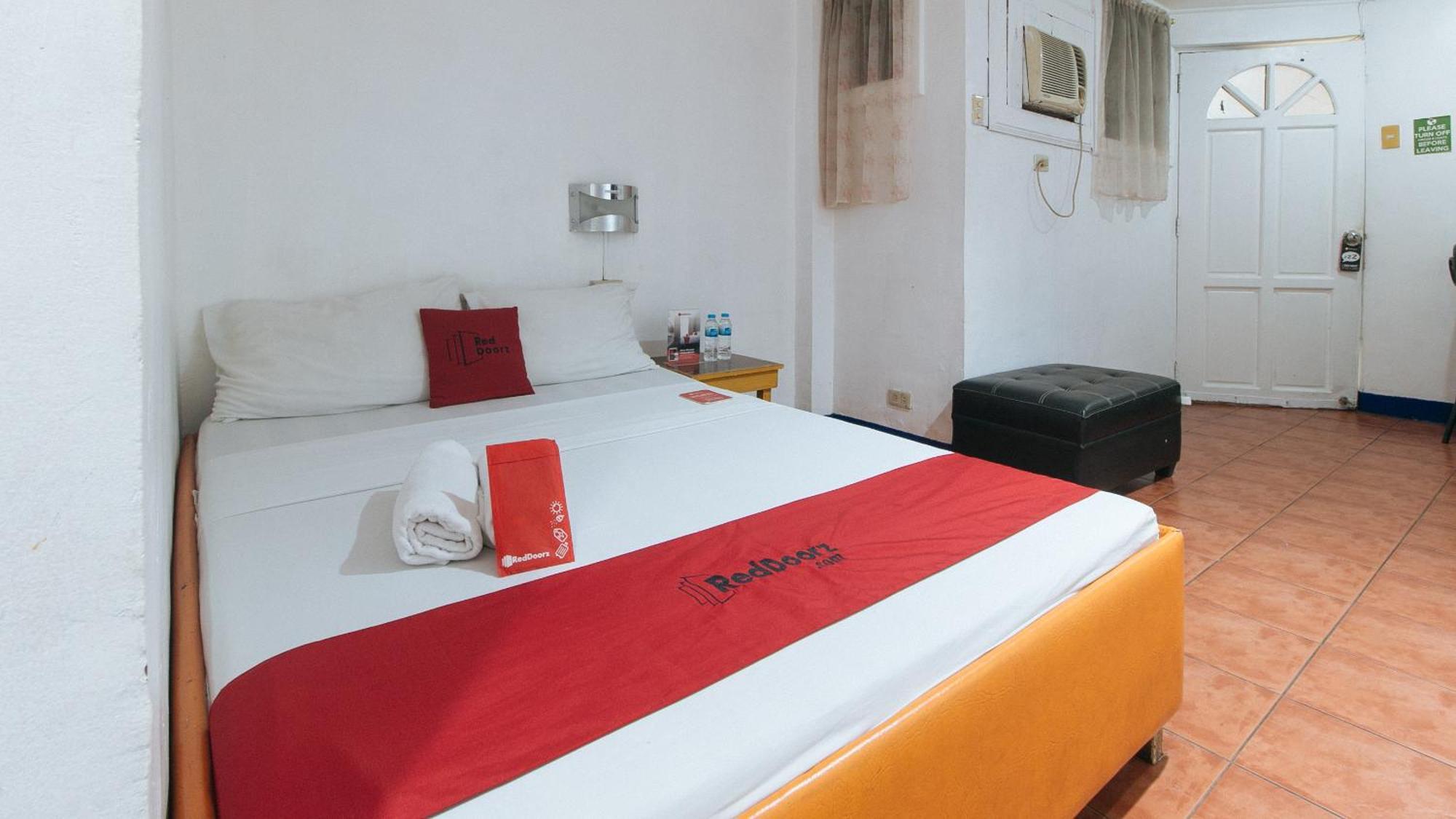 Hotel RedDoorz near East Avenue Medical Center Ciudad Quezon Exterior foto