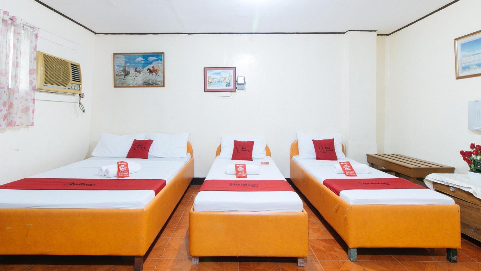 Hotel RedDoorz near East Avenue Medical Center Ciudad Quezon Exterior foto