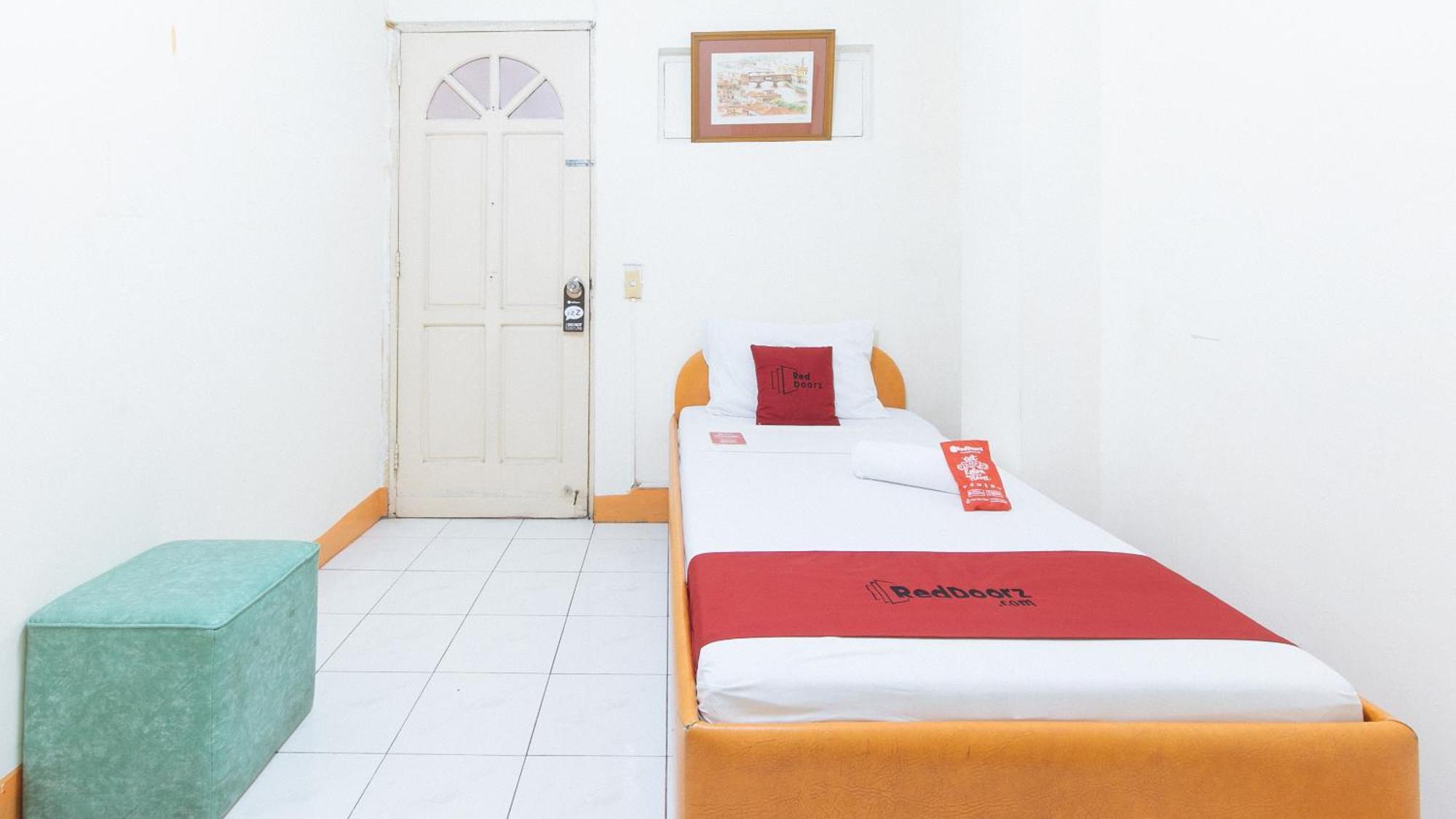 Hotel RedDoorz near East Avenue Medical Center Ciudad Quezon Exterior foto
