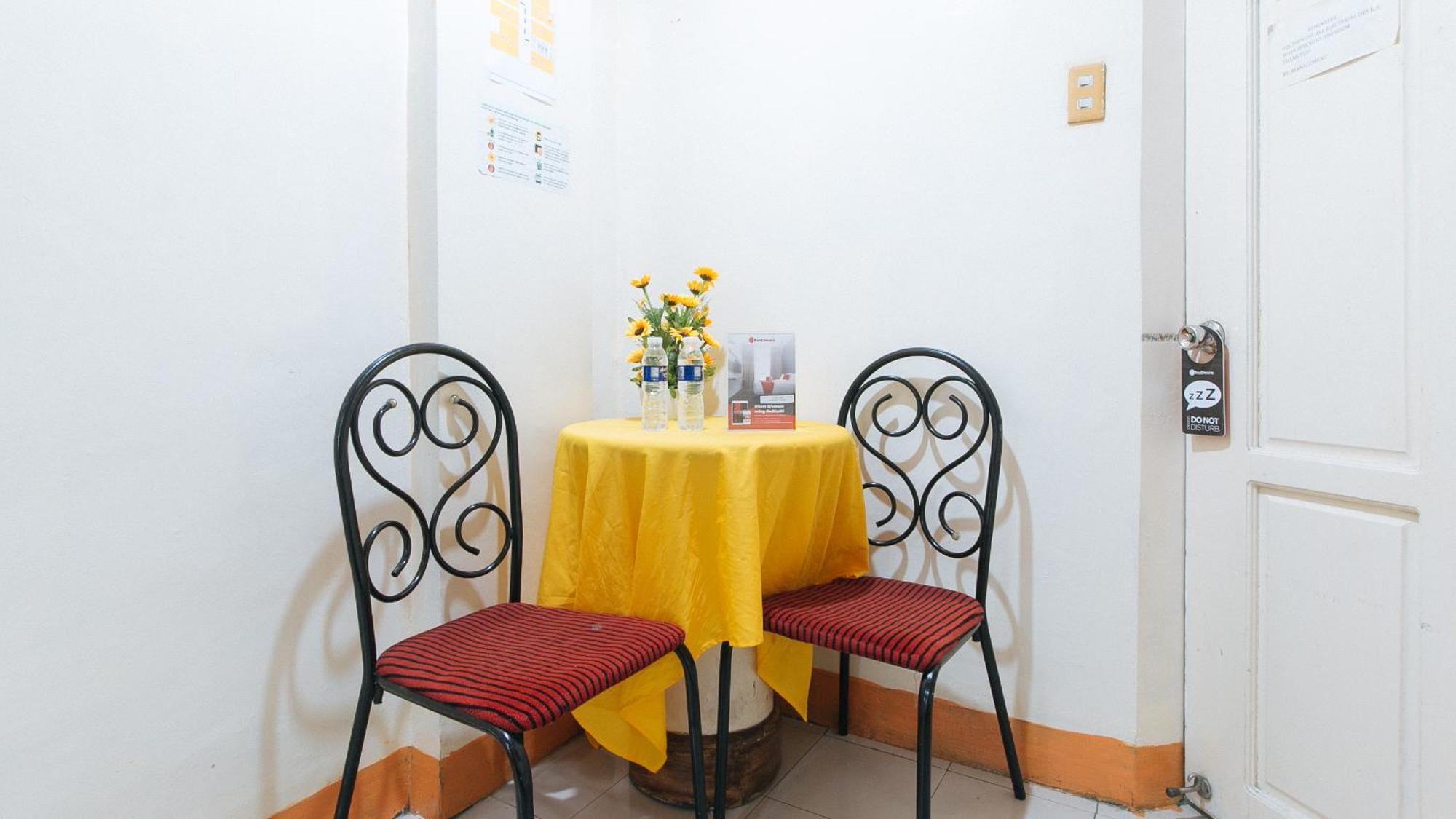 Hotel RedDoorz near East Avenue Medical Center Ciudad Quezon Exterior foto