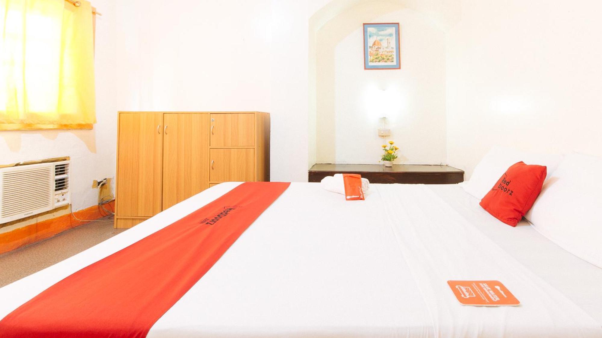 Hotel RedDoorz near East Avenue Medical Center Ciudad Quezon Exterior foto
