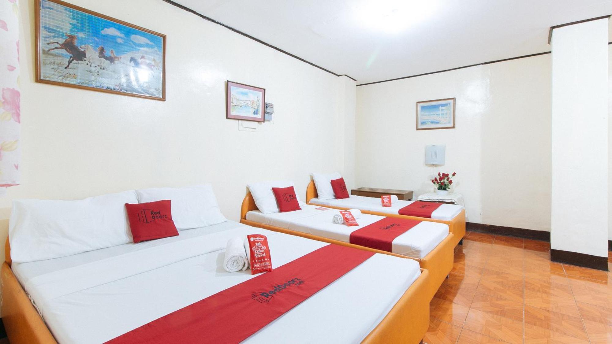 Hotel RedDoorz near East Avenue Medical Center Ciudad Quezon Exterior foto