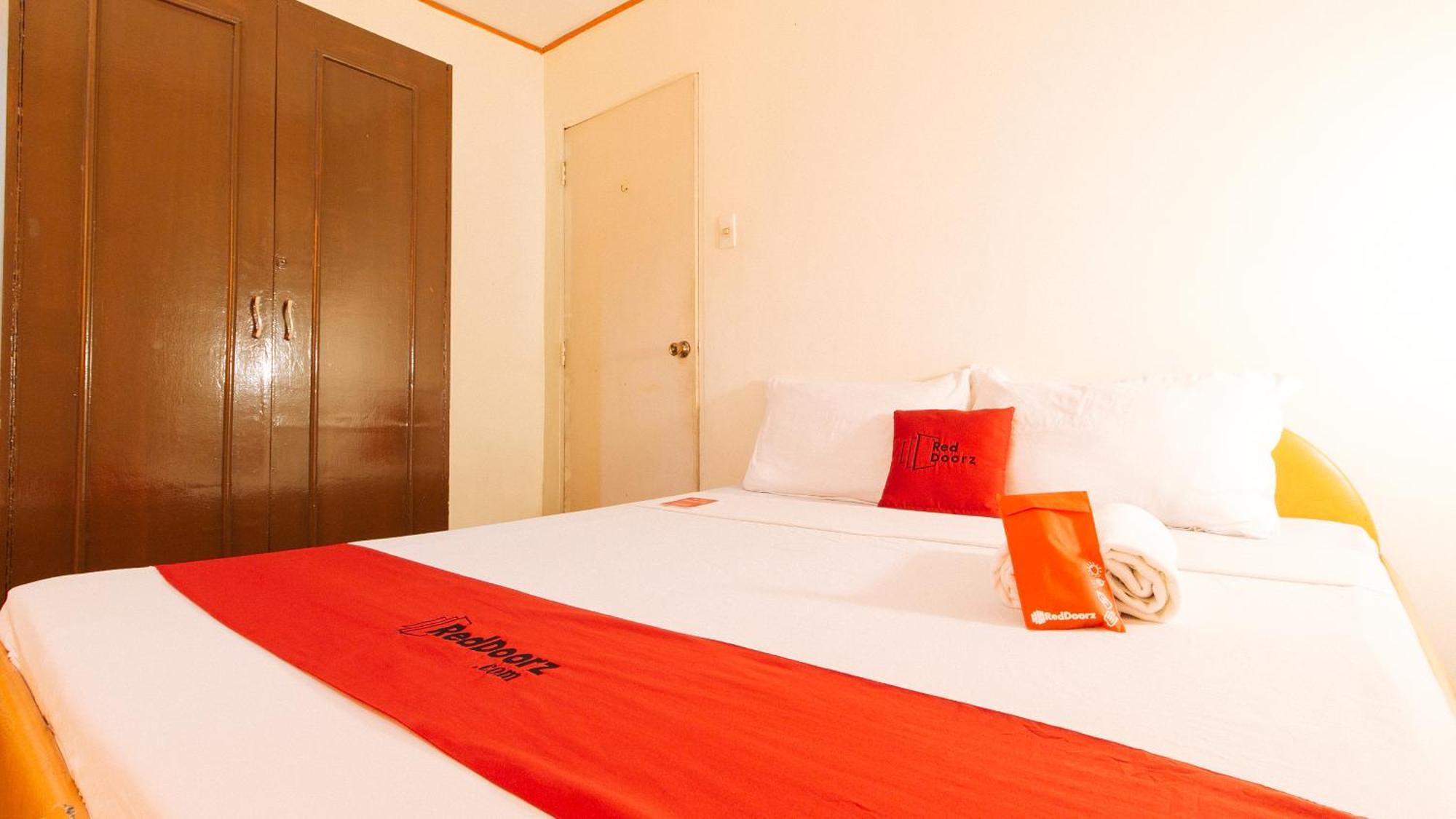 Hotel RedDoorz near East Avenue Medical Center Ciudad Quezon Exterior foto