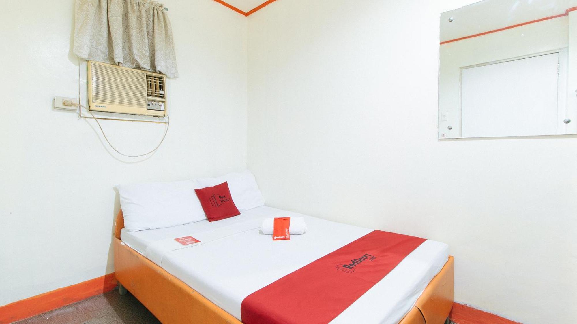 Hotel RedDoorz near East Avenue Medical Center Ciudad Quezon Exterior foto