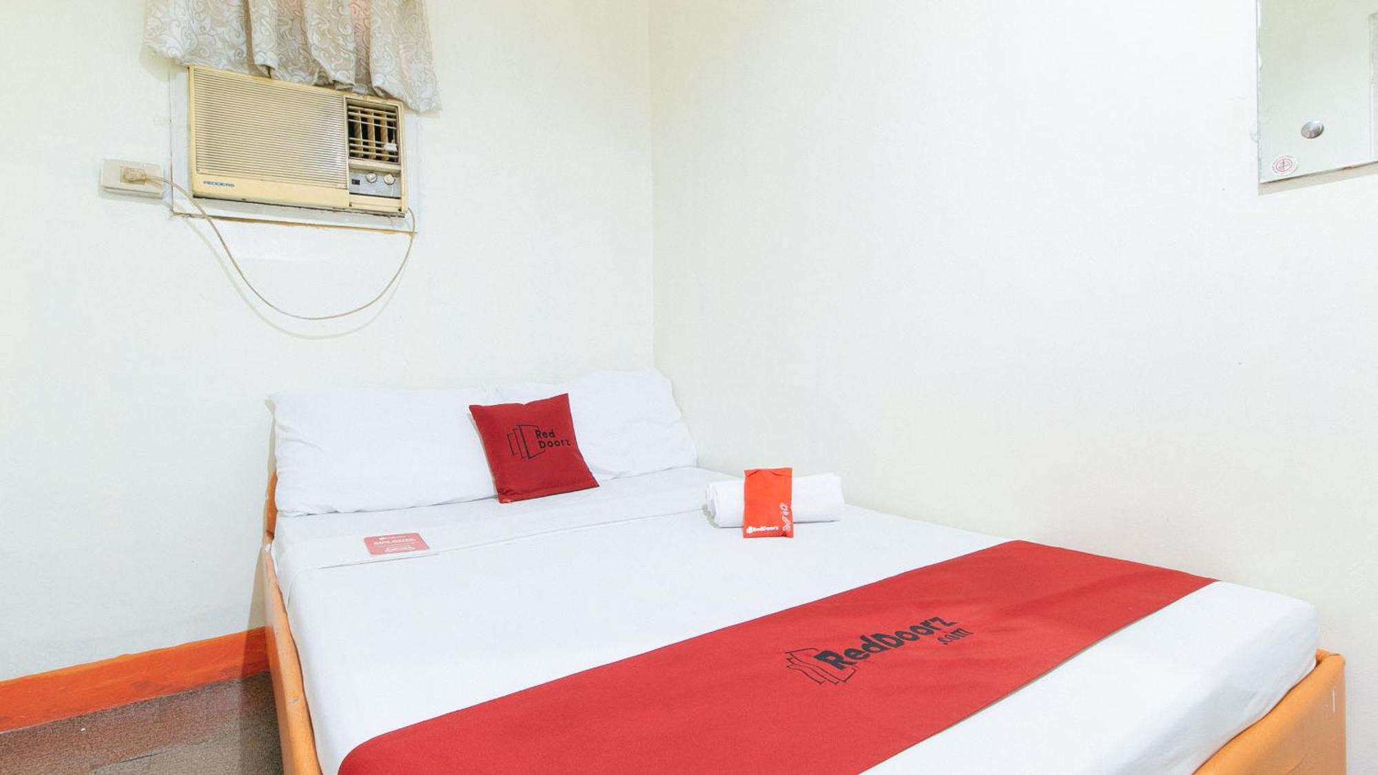 Hotel RedDoorz near East Avenue Medical Center Ciudad Quezon Exterior foto