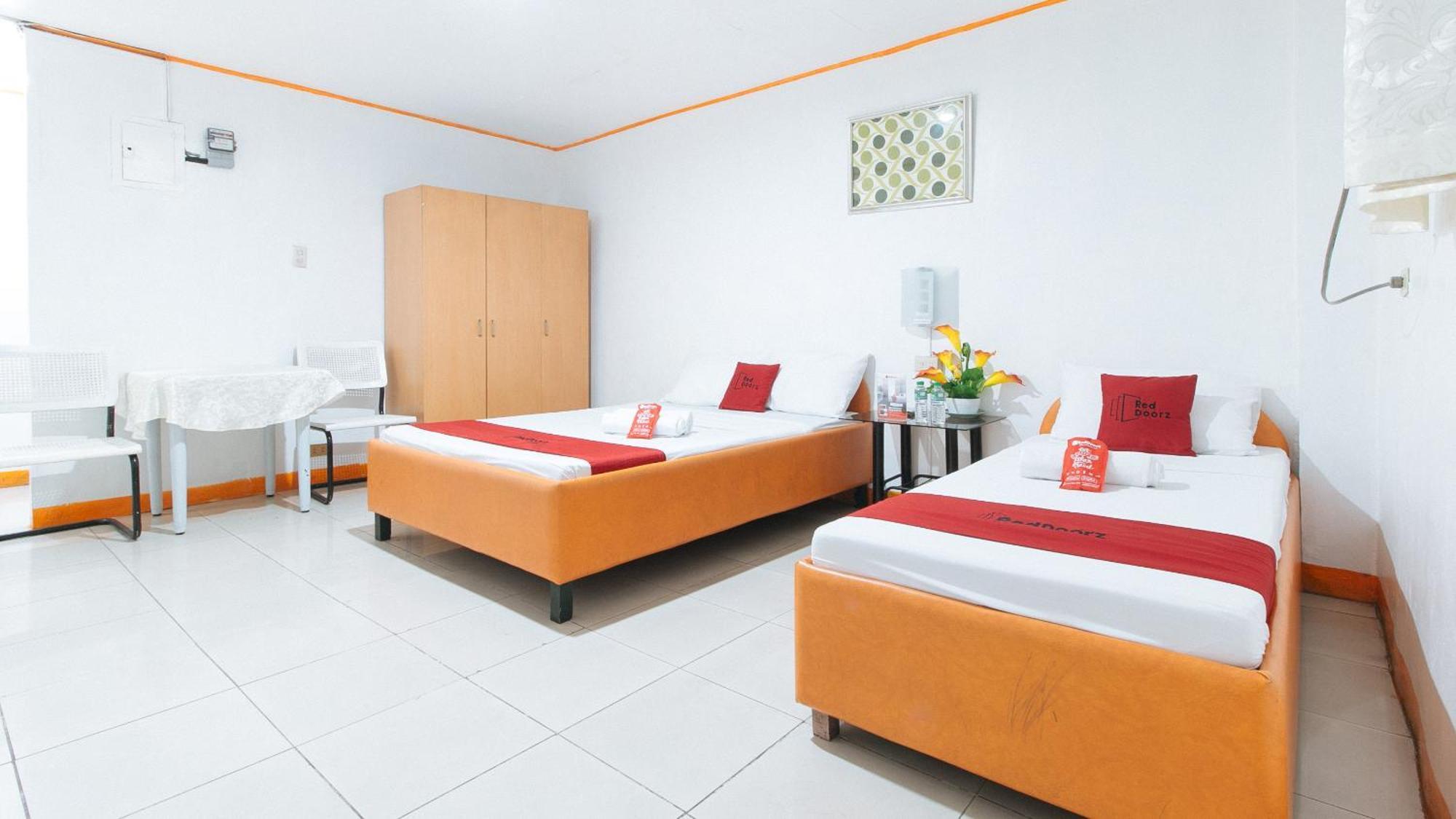 Hotel RedDoorz near East Avenue Medical Center Ciudad Quezon Exterior foto