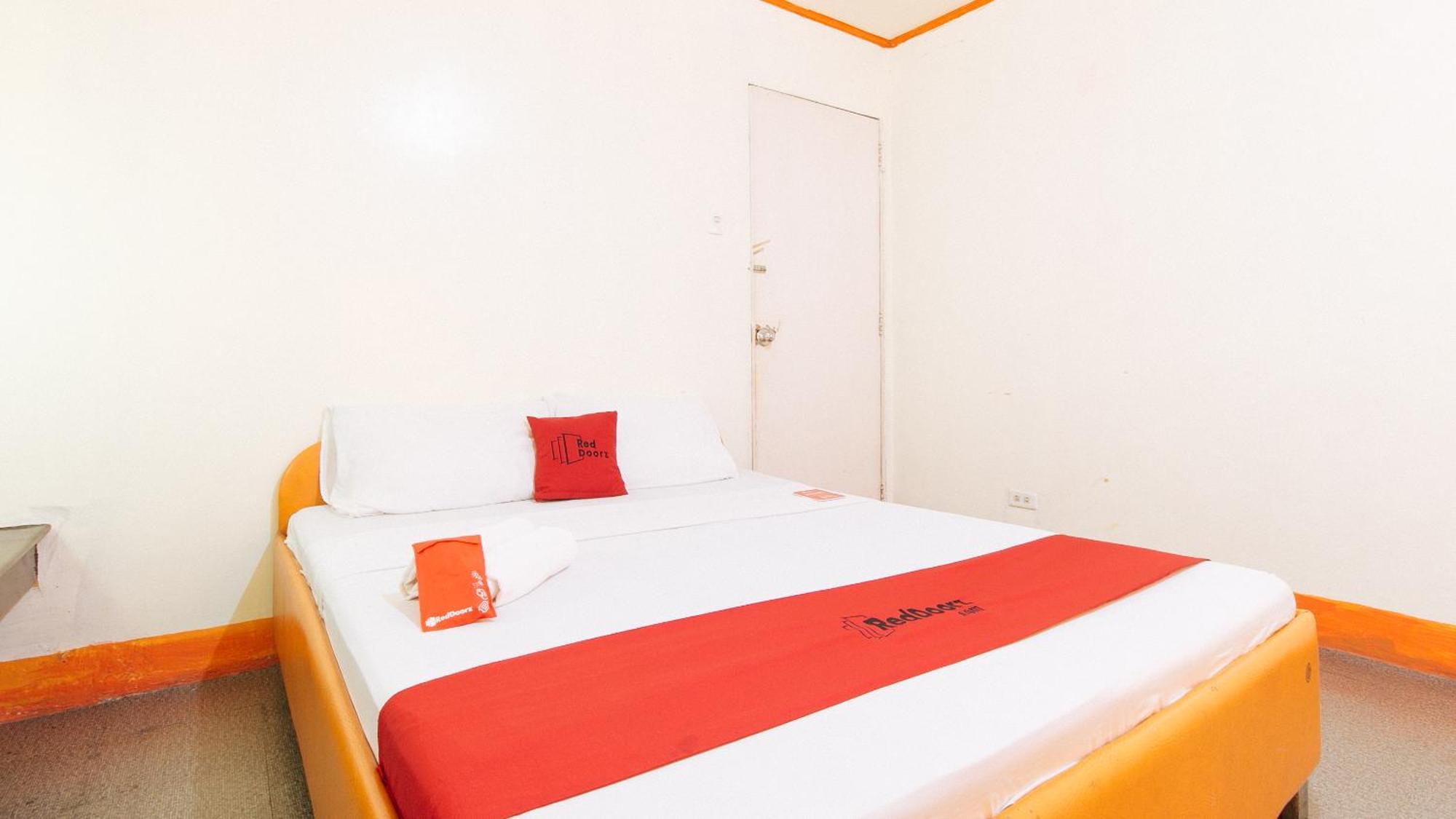 Hotel RedDoorz near East Avenue Medical Center Ciudad Quezon Exterior foto