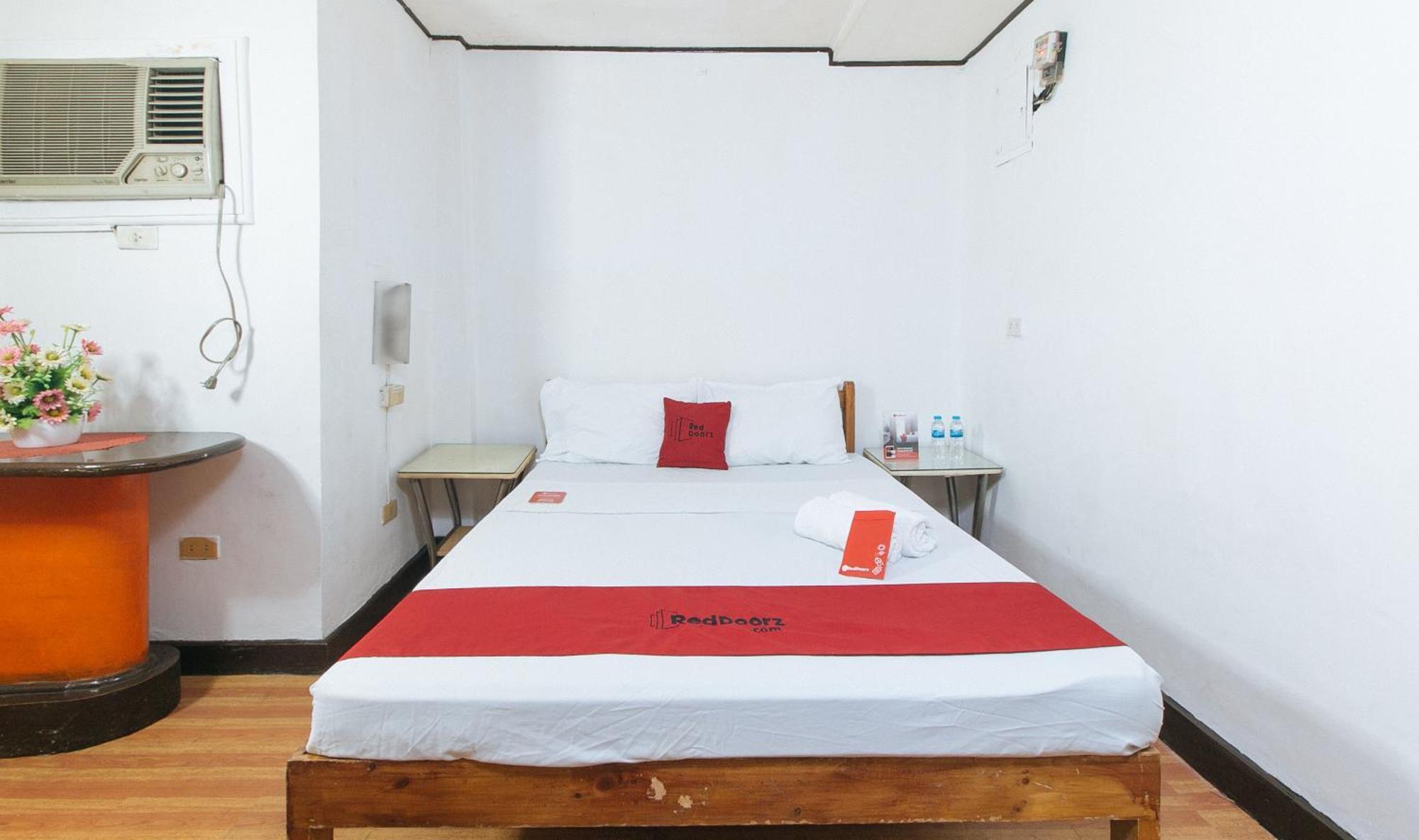 Hotel RedDoorz near East Avenue Medical Center Ciudad Quezon Exterior foto