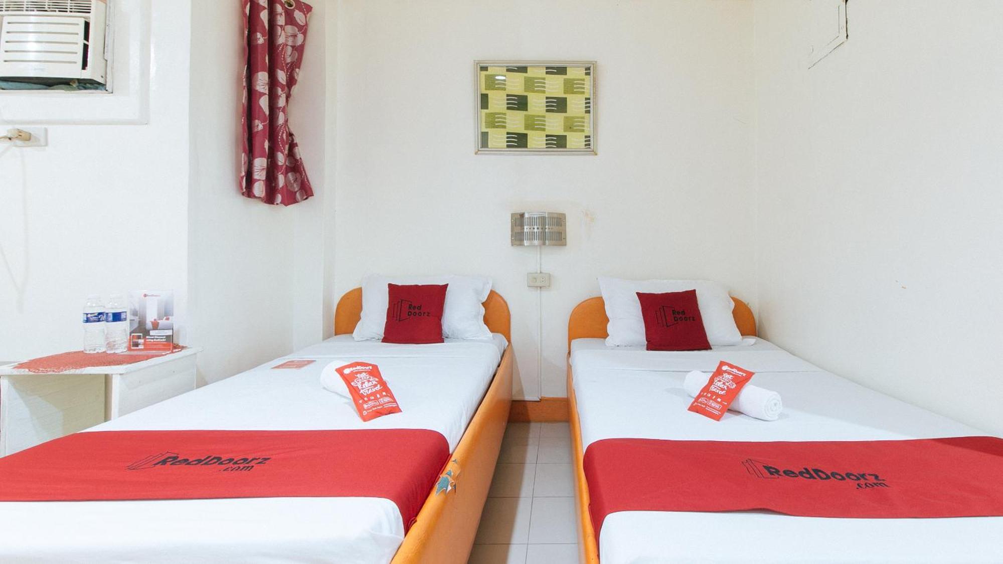 Hotel RedDoorz near East Avenue Medical Center Ciudad Quezon Exterior foto
