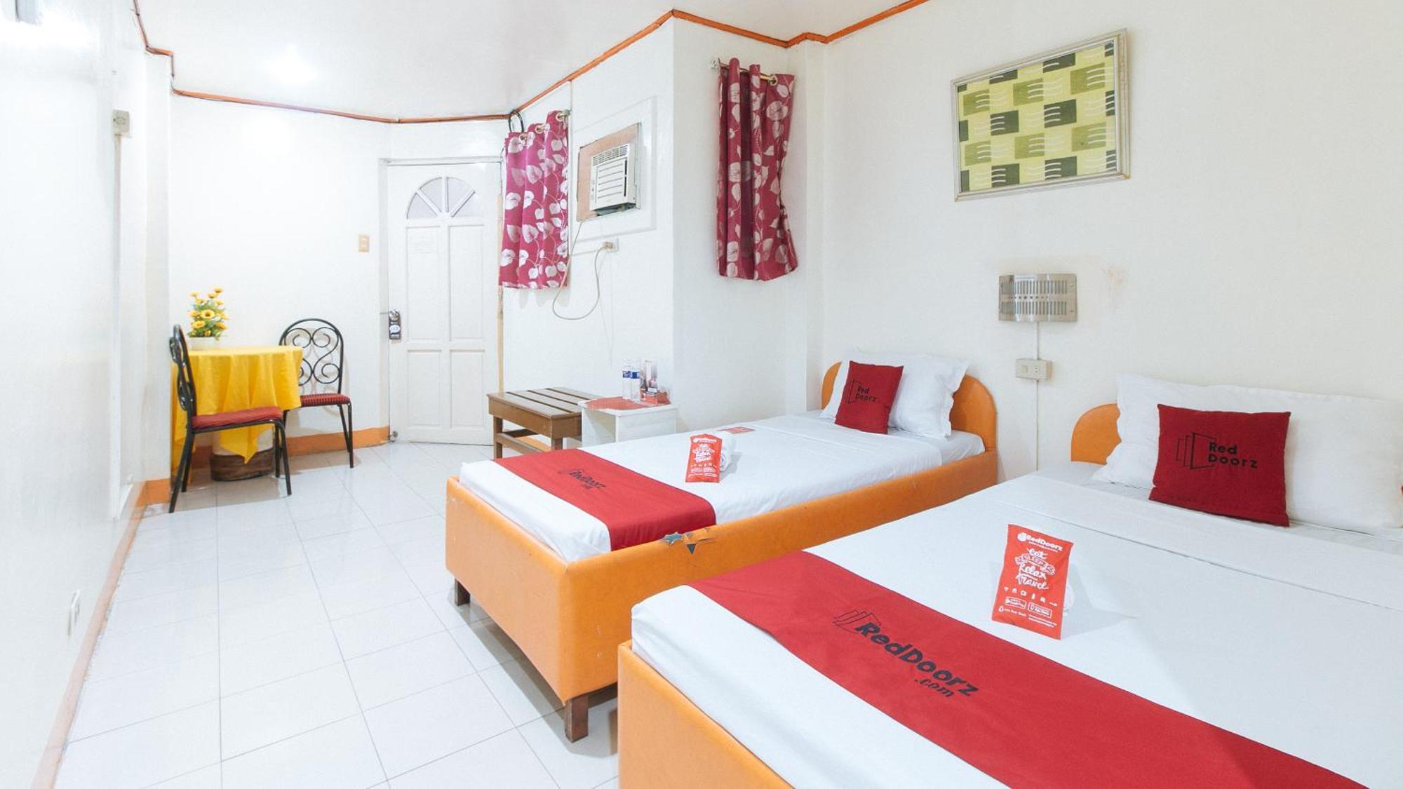 Hotel RedDoorz near East Avenue Medical Center Ciudad Quezon Exterior foto