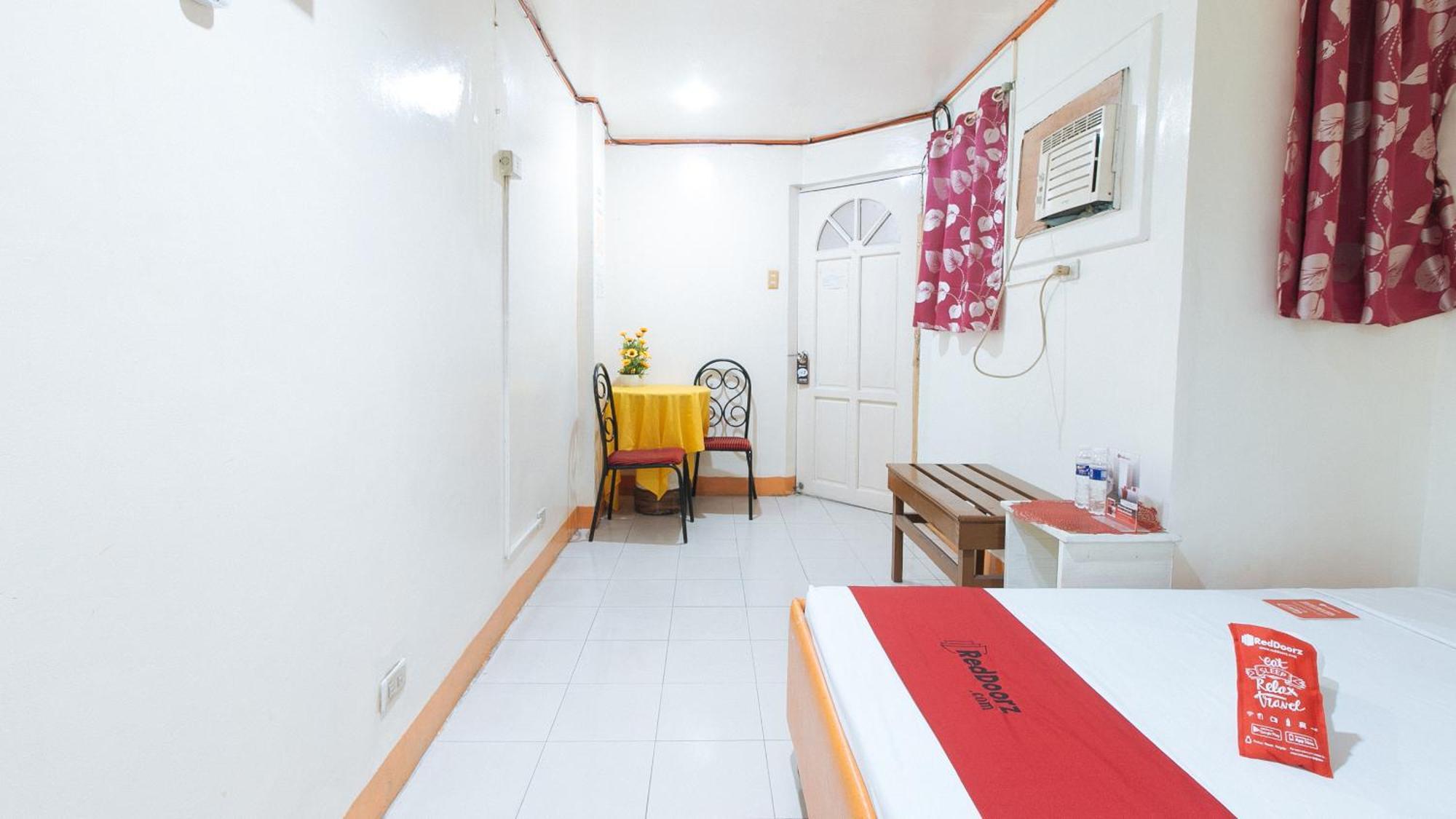 Hotel RedDoorz near East Avenue Medical Center Ciudad Quezon Exterior foto