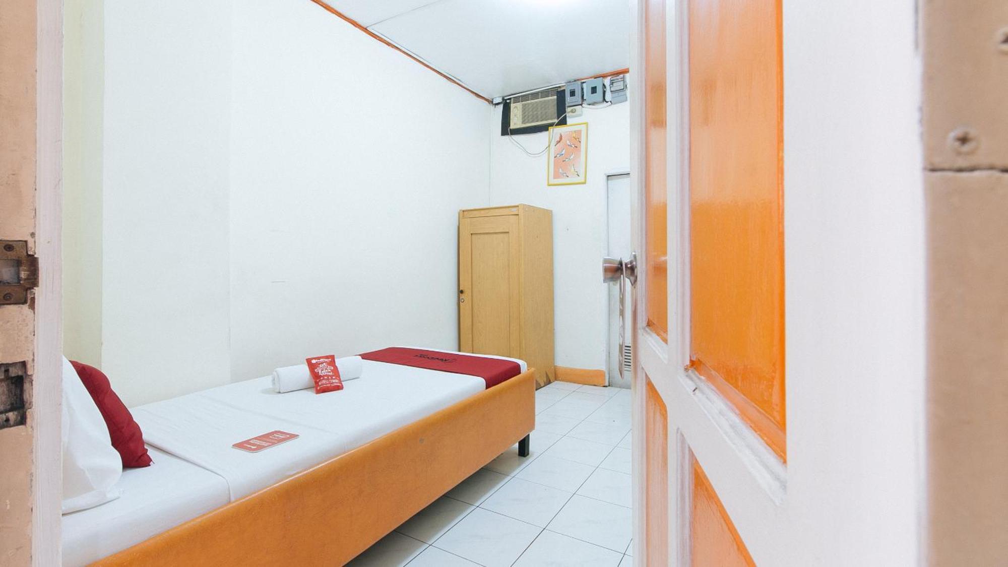 Hotel RedDoorz near East Avenue Medical Center Ciudad Quezon Exterior foto