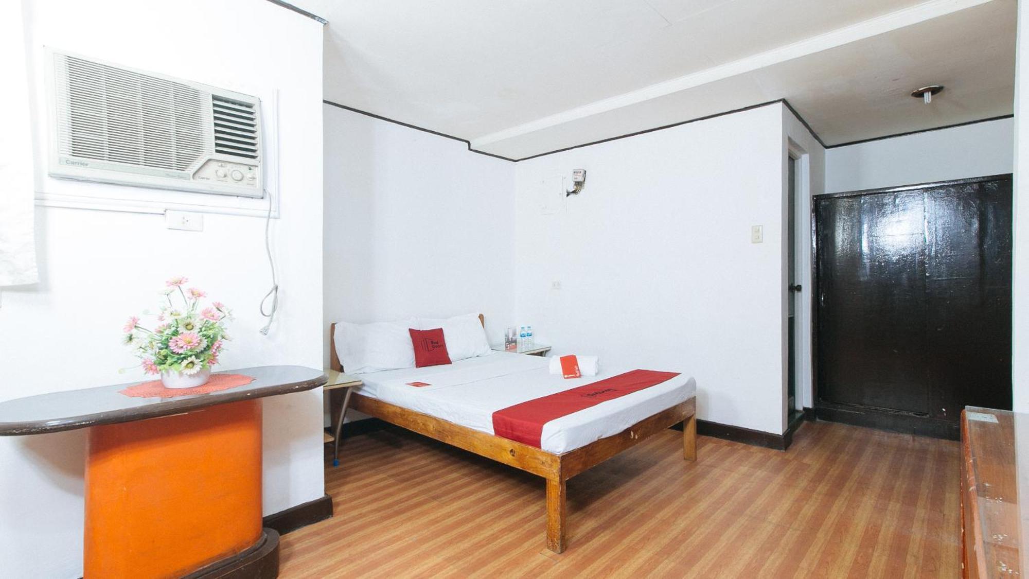 Hotel RedDoorz near East Avenue Medical Center Ciudad Quezon Exterior foto